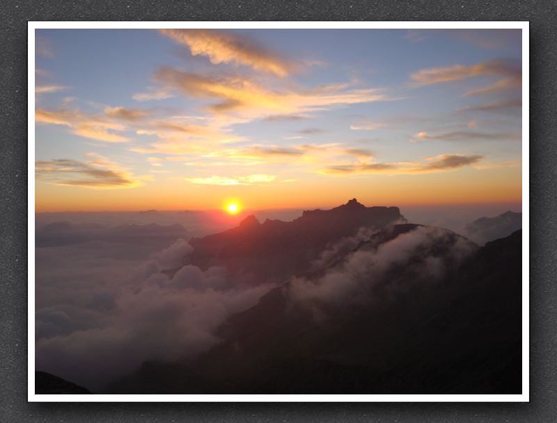 3 Sonnenuntergang in der Blüemlisalphütte