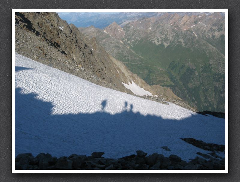 1 Unser Schatten am  Nordostgrat des  Wilerhorns