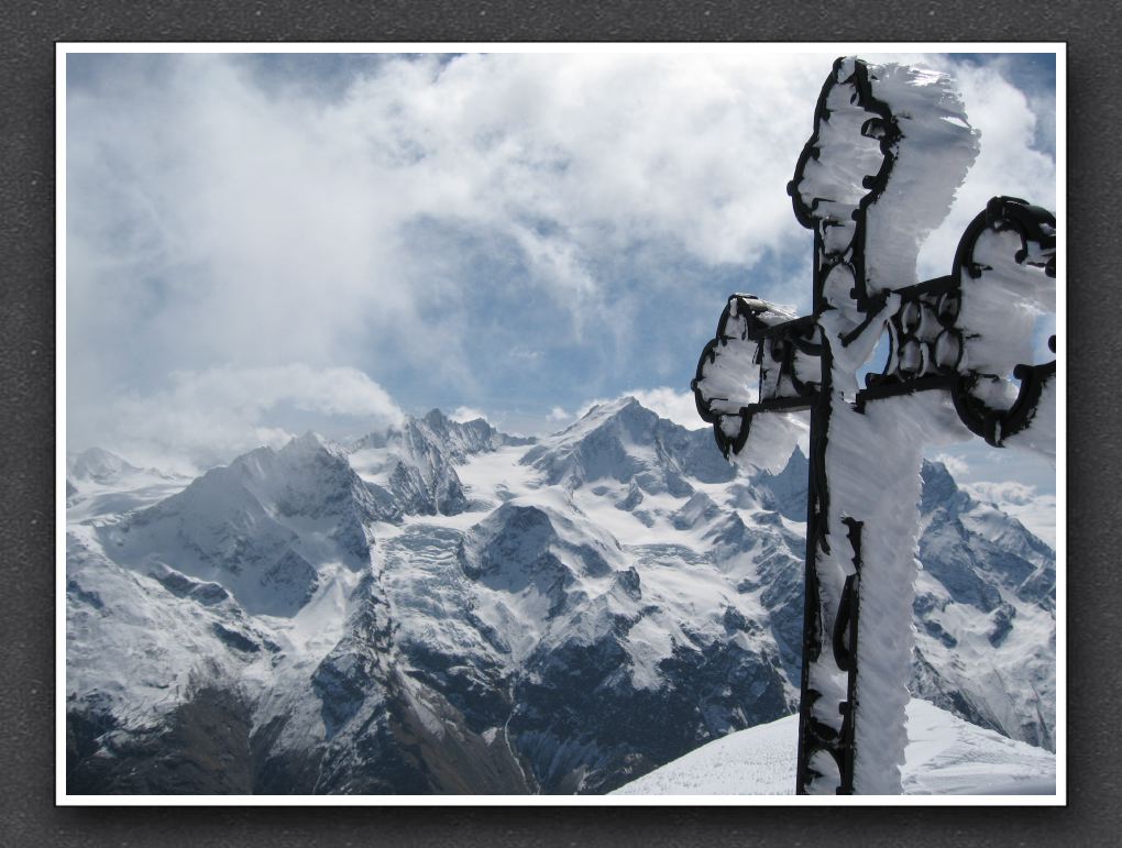 9 Gipfelkreuz Brunegghorn mit Mischabelgruppe